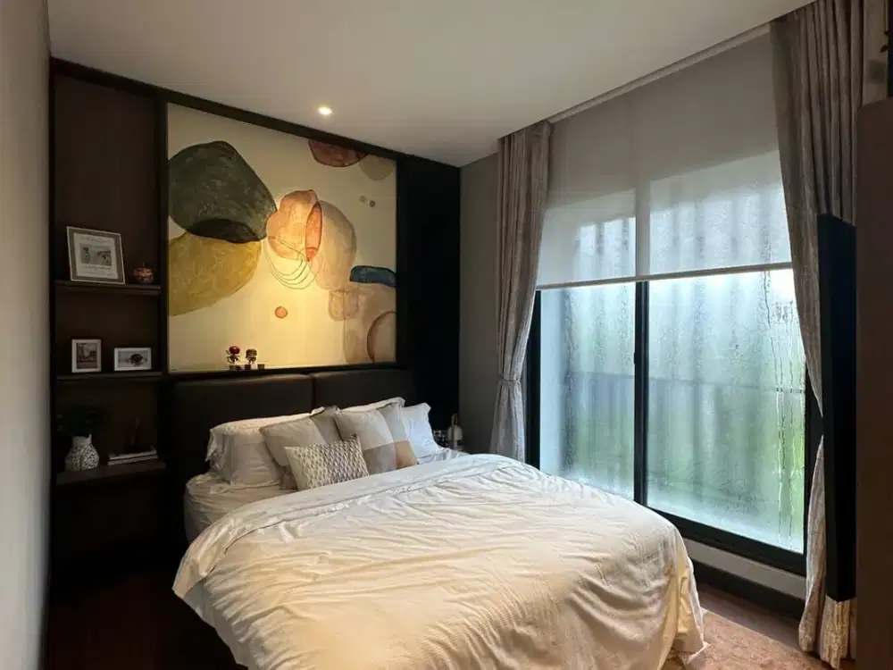 RUMAH BARU SIAP HUNI 3 LANTAI DENGAN DESAIN MODERN ASRI!