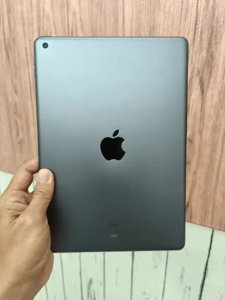 IPad 7 32GB Eks Resmi ibox Mulus Fullset Original