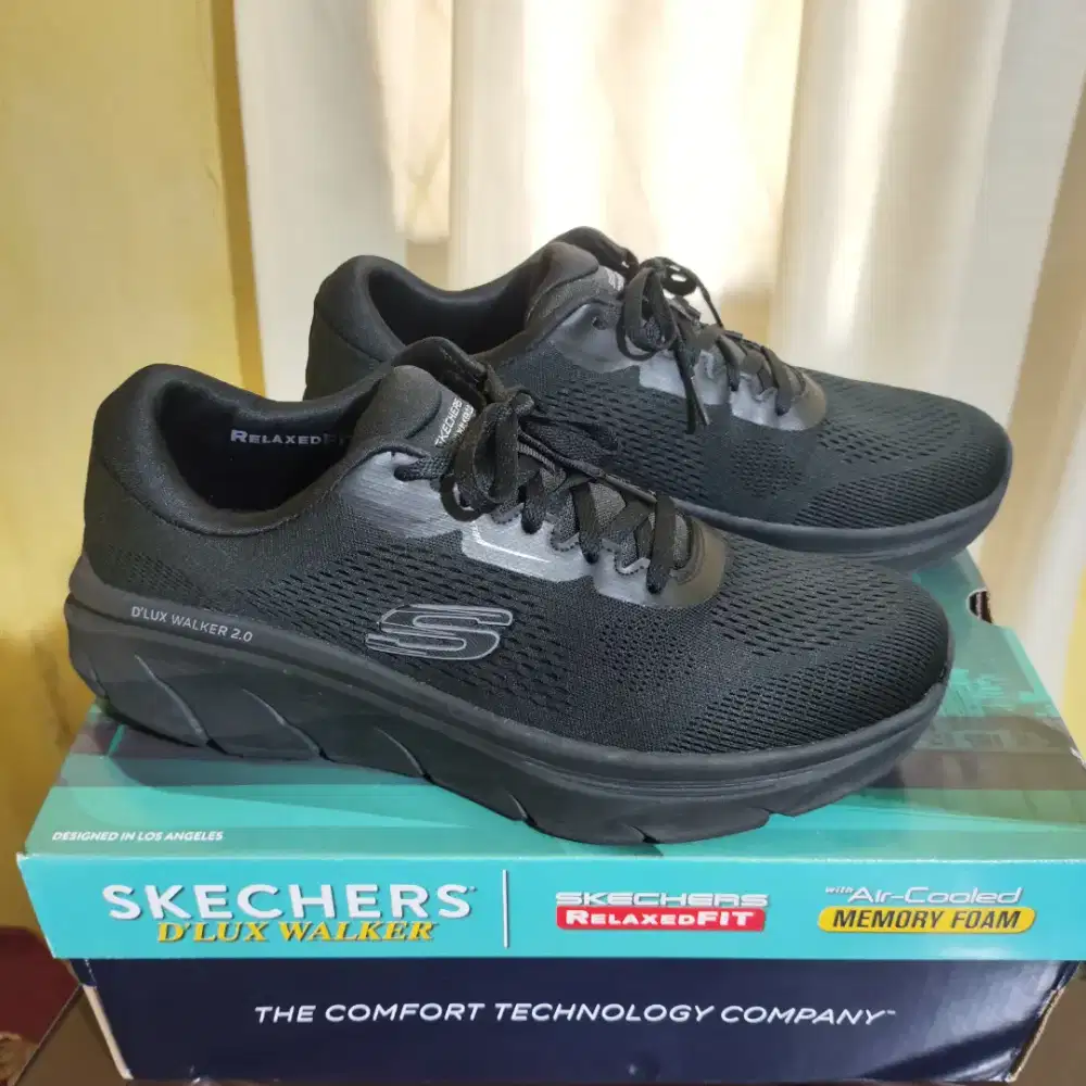 Sepatu Skechers Dlux Walker