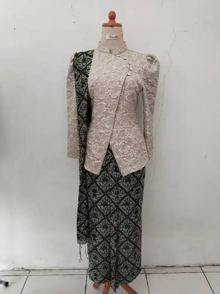 Mencari penjahit yang siap jaga toko