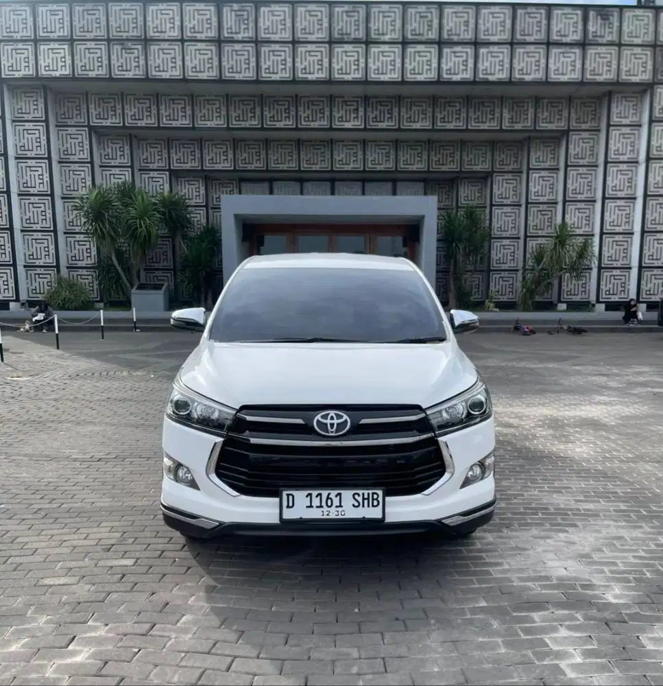 Innova venturer At Bensin mulus siap Pakai