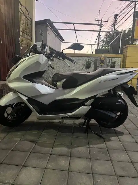 HONDA PCX 160 CC PUTIH, MULUS 99%