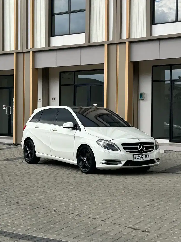 Mercedes Benz B200 Sport 2013 putih Low KM