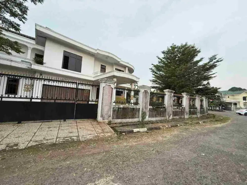 Rumah murah hitung tanah 2 lantai LT 899 LB 700 KT 10 carport 4 mobil di Bulog jatiwarna hankam bekasi
