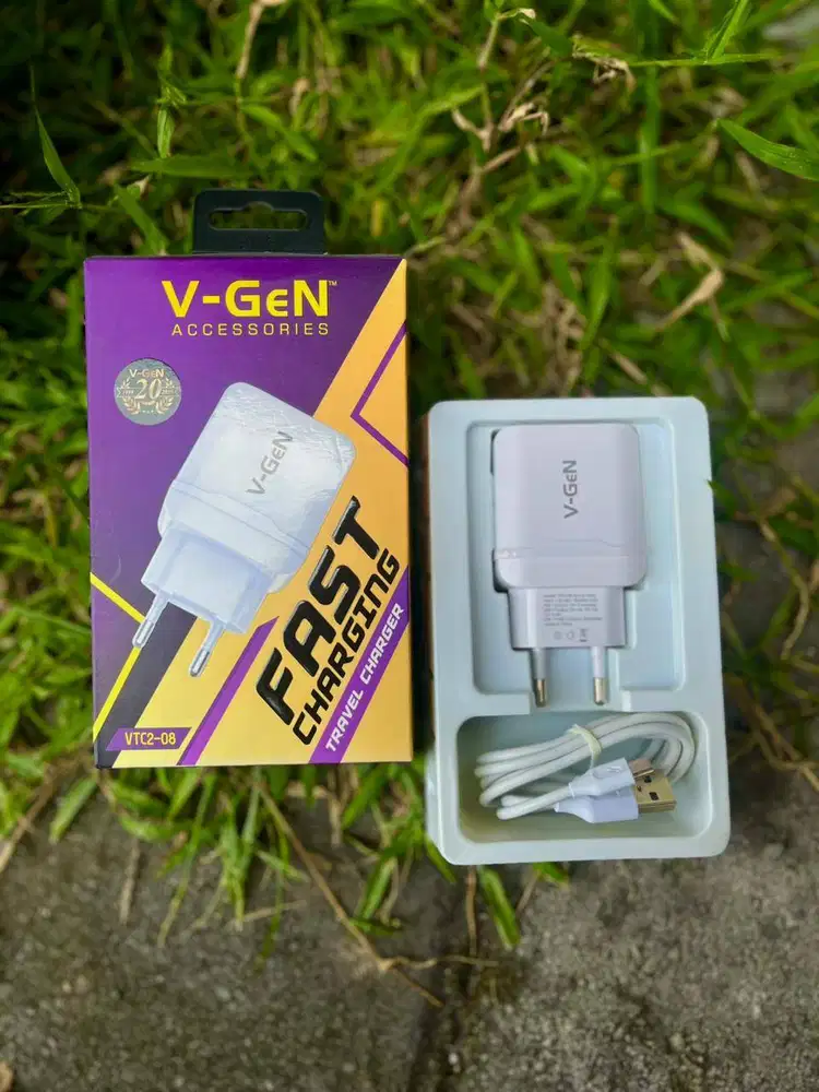 V-GEN Travel Charger VTC2-08 QC 3.0 Auto ID 2.4A Dual USB With Micro U