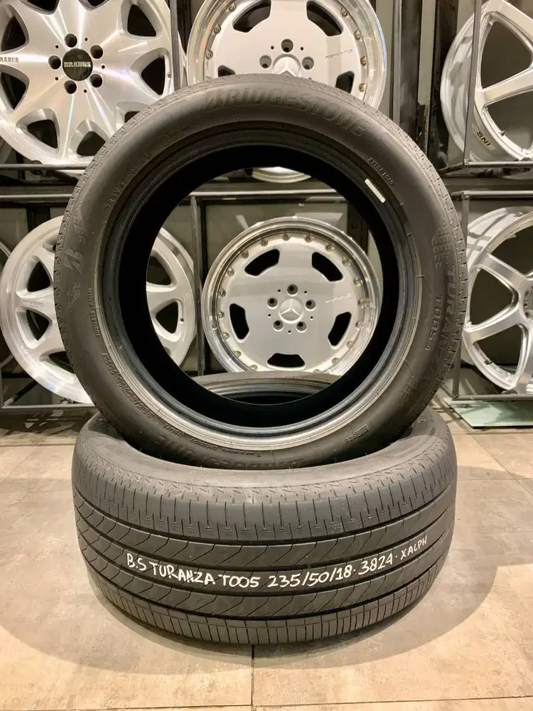 2 Ban Bridgestone Alenza 225/50/18 Tahun 2023