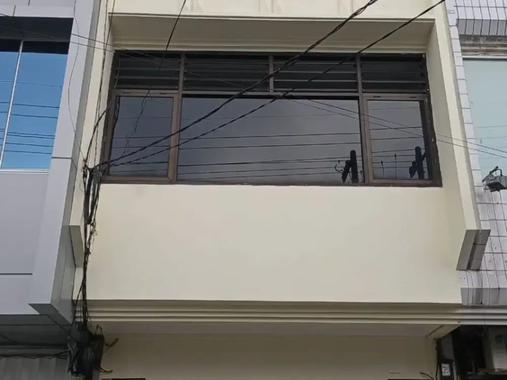 Disewakan Ruko 3 lantai di Jalan Raya Dharmahusada Surabaya