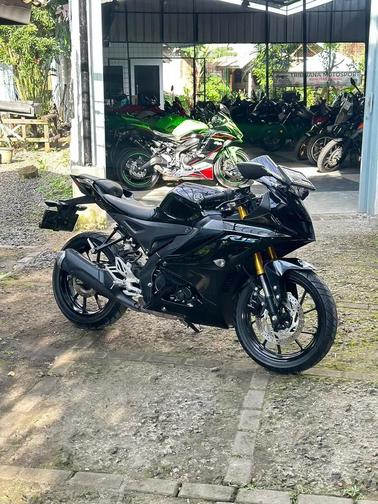 R15 V4 LOW KM LIKE NEW
