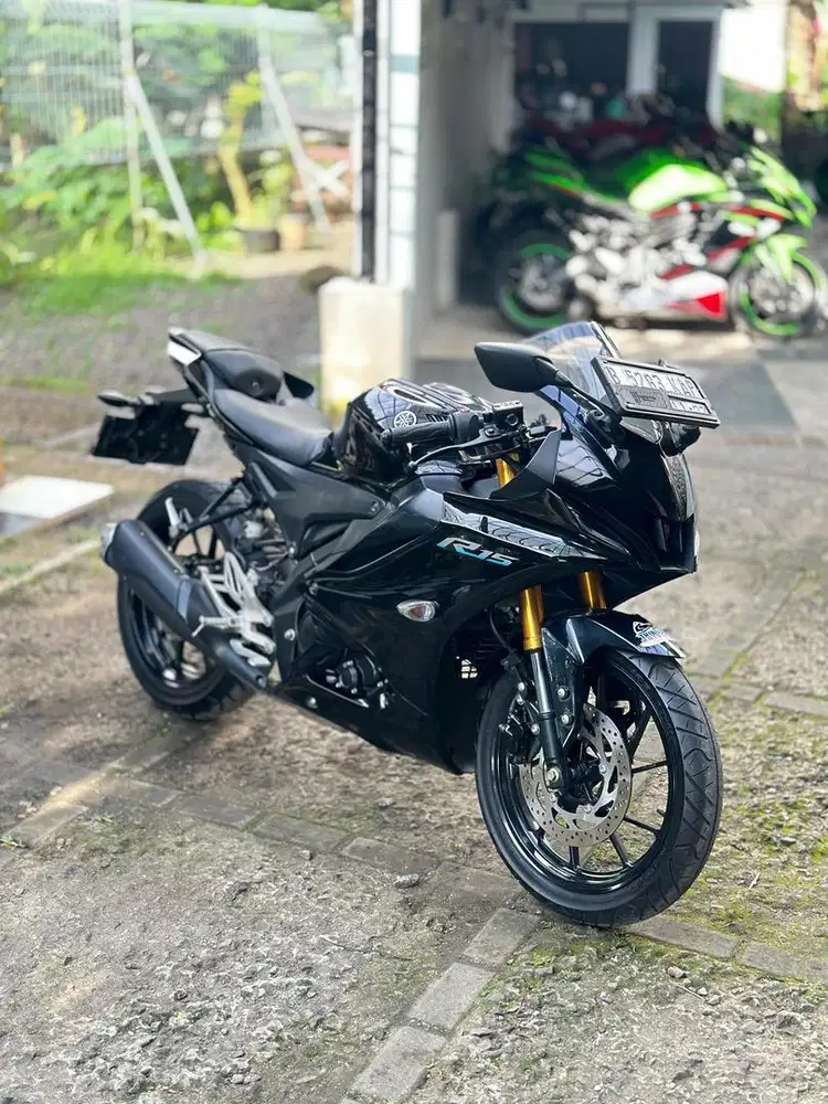 R15 V4 LOW KM LIKE NEW
