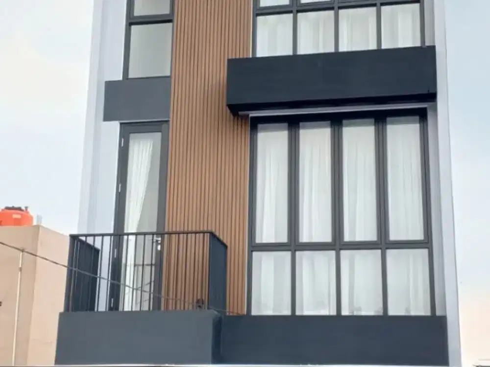 Dijual Rumah Minimalis 3 Lantai siap huni lokasi asri bebas banjir di Jakarta Selatan