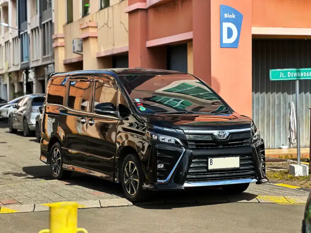 Bs TT Voxy 2.0 AT 2018 Matic Toyota Hitam Manis
