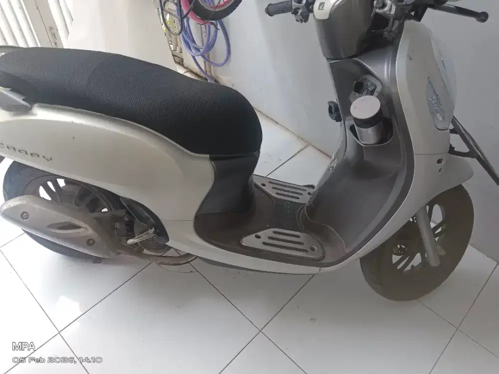 Scoopy keyless putih