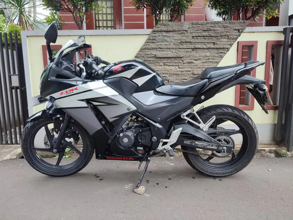 HONDA CBR K45 TAHUN 2014 TOP