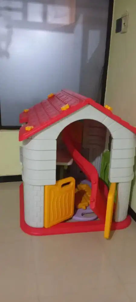 Playhouse Ada Perosotan