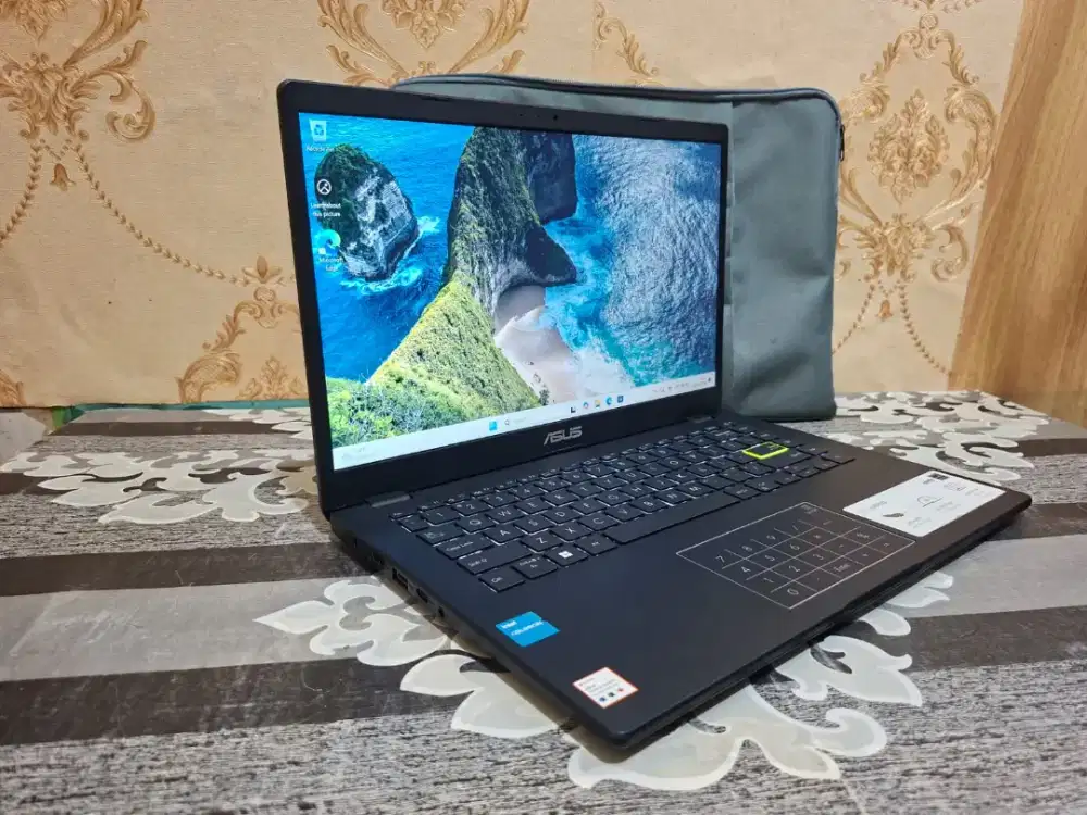 Laptop Asus Vivobook E410KA Celeron N4500 -4GB -SSD 256GB -MULUS 97%