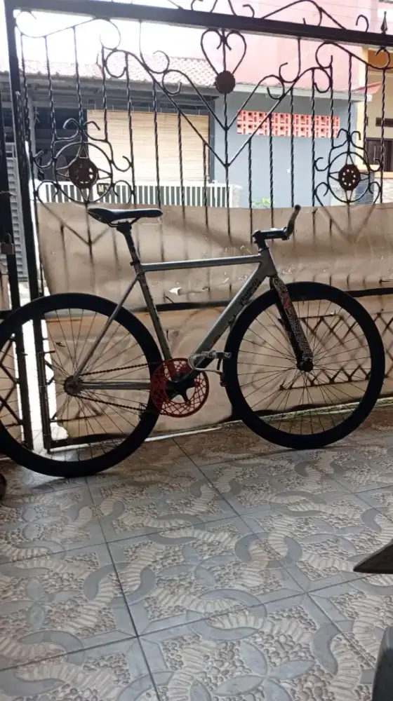 Sepeda fixie siap pakai