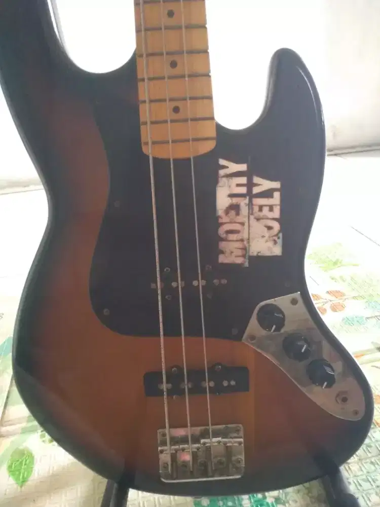 Bass fender jazz Custom 4string minus one string putus Bass +softcase