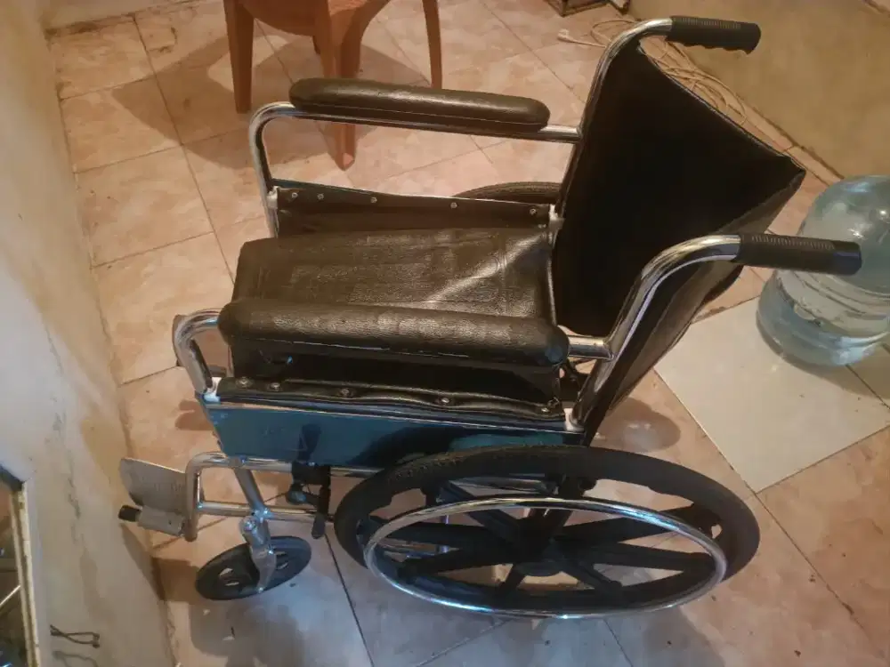 Kursi roda baru 2 kali pakai