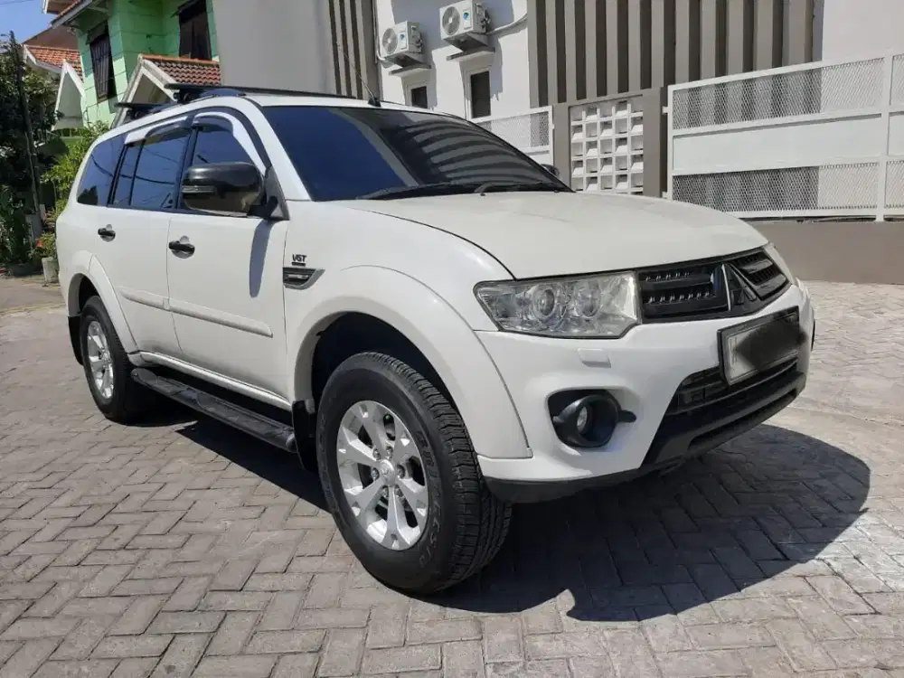 Mitsubishi Pajero sport dakkar 4x2 solar diesel matic putih 2014