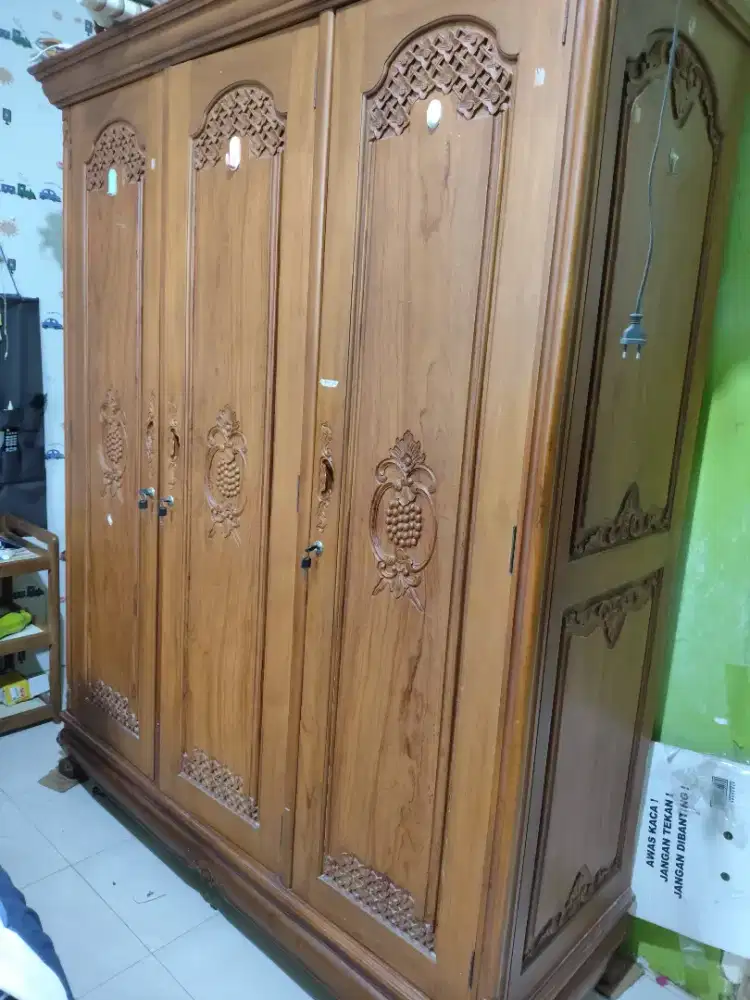 Lemari jati 3 pintu