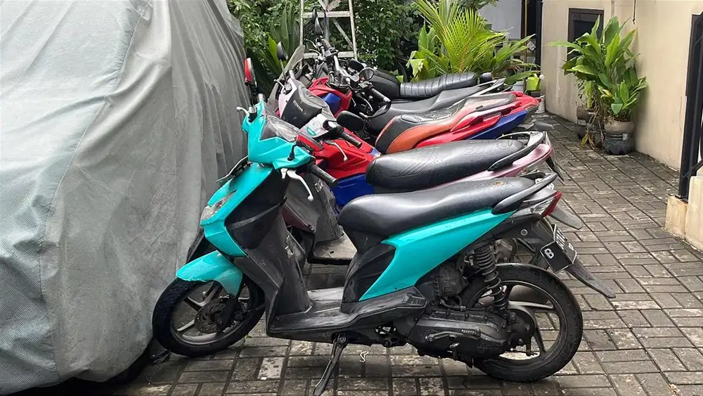 BEAT KARBU WARNA MERAH