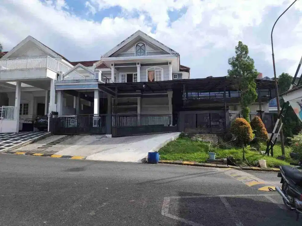 RUMAH BESAR BERSIH TERAWAT SIAP HUNI DI PERUMAHAN BALIKPAPAN BARU