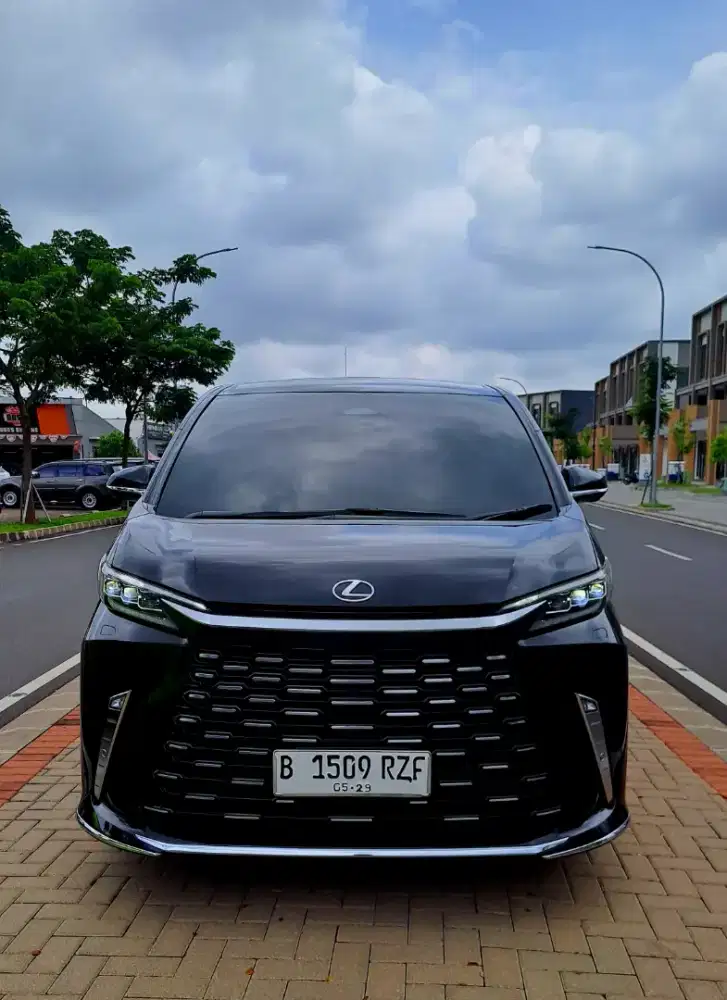 LM350h 7 Seater Tahun 2024 low KM