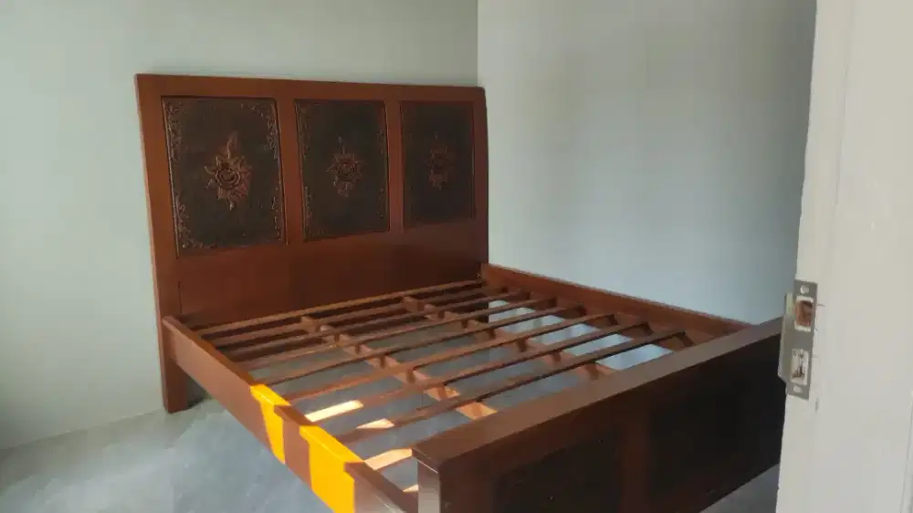 Tempat Tidur Kayu Jepara Ukiran