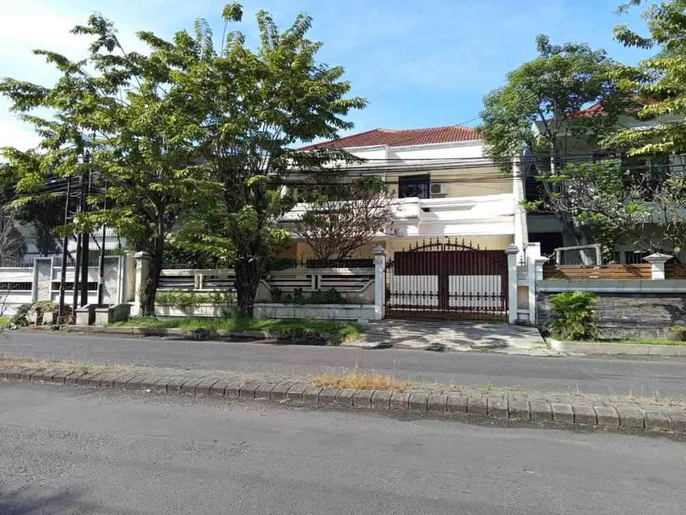 DIJUAL RUMAH SEMI FURNISH RAYA SATELIT SUKOMANUNGGAL 2 LANTAI