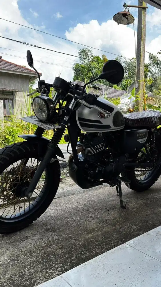 W175 MODIF DAN ORI