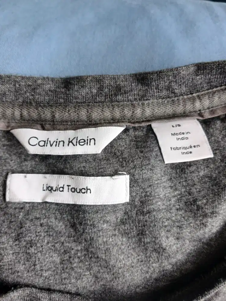 Kaos Calvin Klein size L/G made in india P72 L56