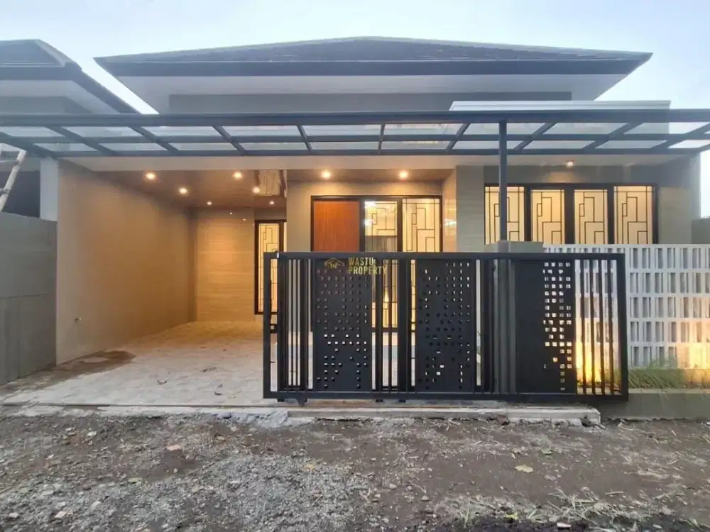 RUMAH BARU, MODERN, DEKAT JALAN ASPAL DI PURWOMARTANI, KALASAN