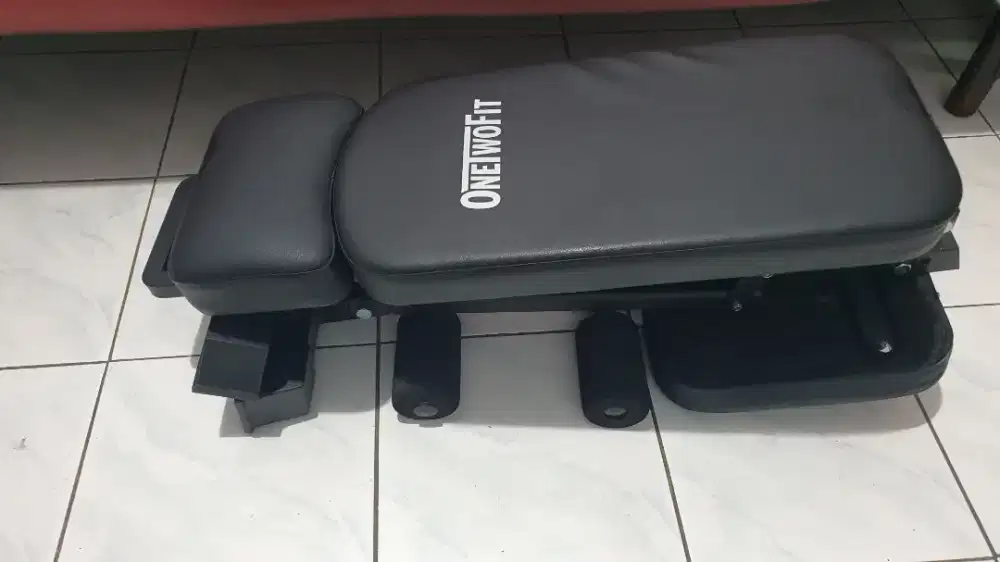 Kursi adjustable bench press