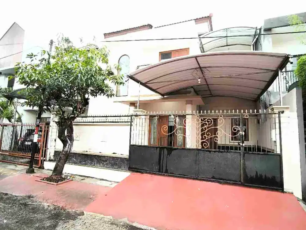 Disewakan Rumah di Darmo Baru Barat 2 lantai Bagus Semifurnish