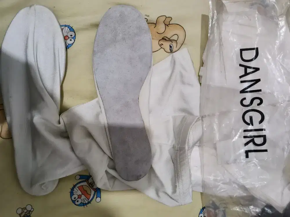 Sepatu balet kondisi baru, tp barang lama