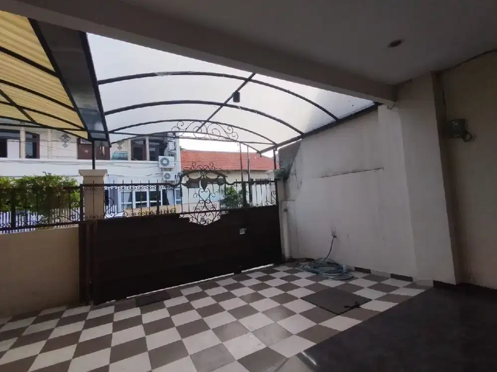 Rumah Darmo Permai Selatan STRATEGIS, FURNISH