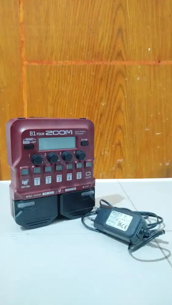 Zoom B1Four / B1-Four Efek Gitar Bass
