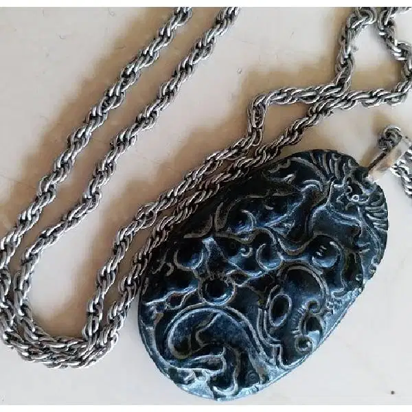 Original Vintage kalung antik batu permata hitam dari giok