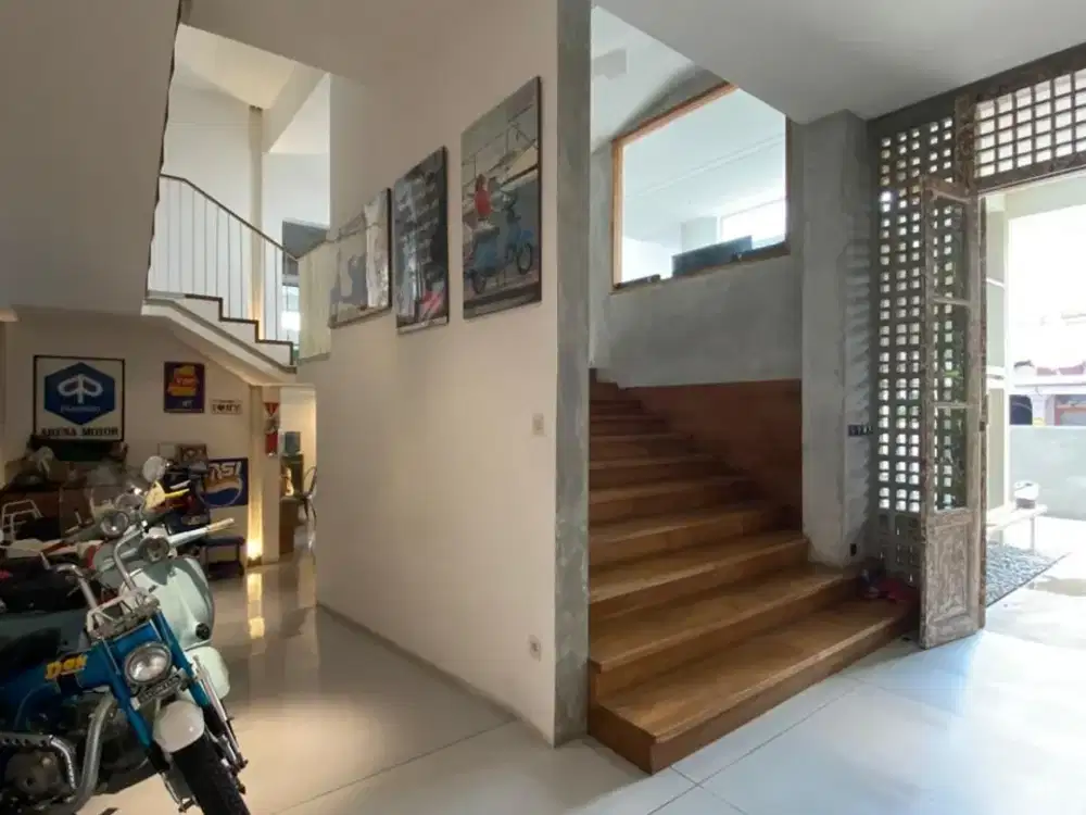 Rumah Estetic Kayu Putih Luas 165m 2.5 Tingkat Posisi Hoek