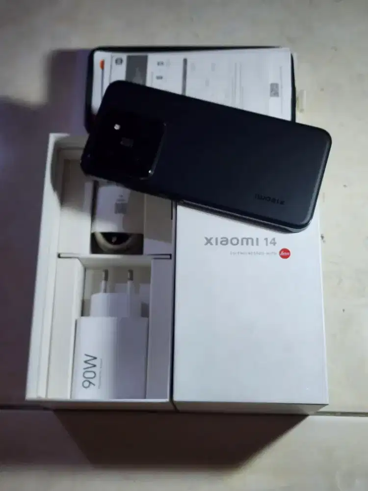 Xiaomi 14 5G 12/256Gb, warna Hitam, resmi TAM, kondisi 99% Sempurna