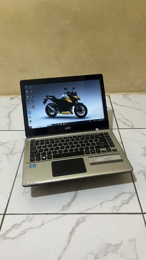 Acer Aspire E1-470 Intel Core i3 Gen 3 Sudah Siap Pakai