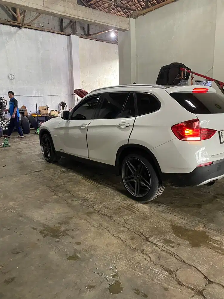 dijual bmw x1 tahun 2012 pemakaian 2014