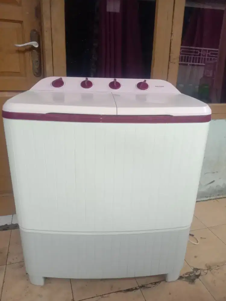 Mesin cuci polytron 9kg kondisi bagus,mulus, normal siap pakai