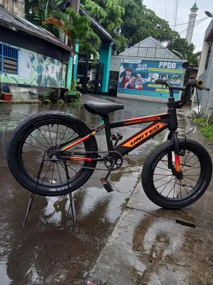 Sepeda BMX UK 18 UNITED