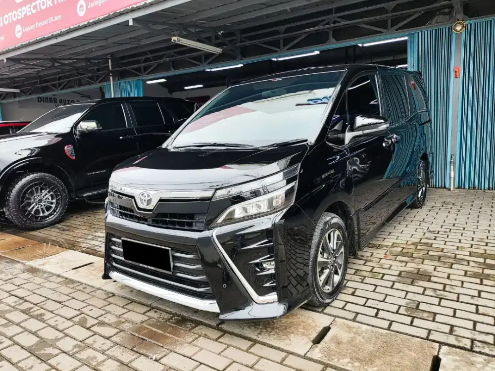 Toyota voxy 2.0 AT 2019