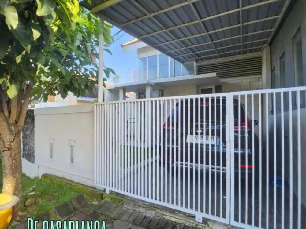 Rumah Modern dekat Exit tol di De Cassablanca Kedungkandang Malang