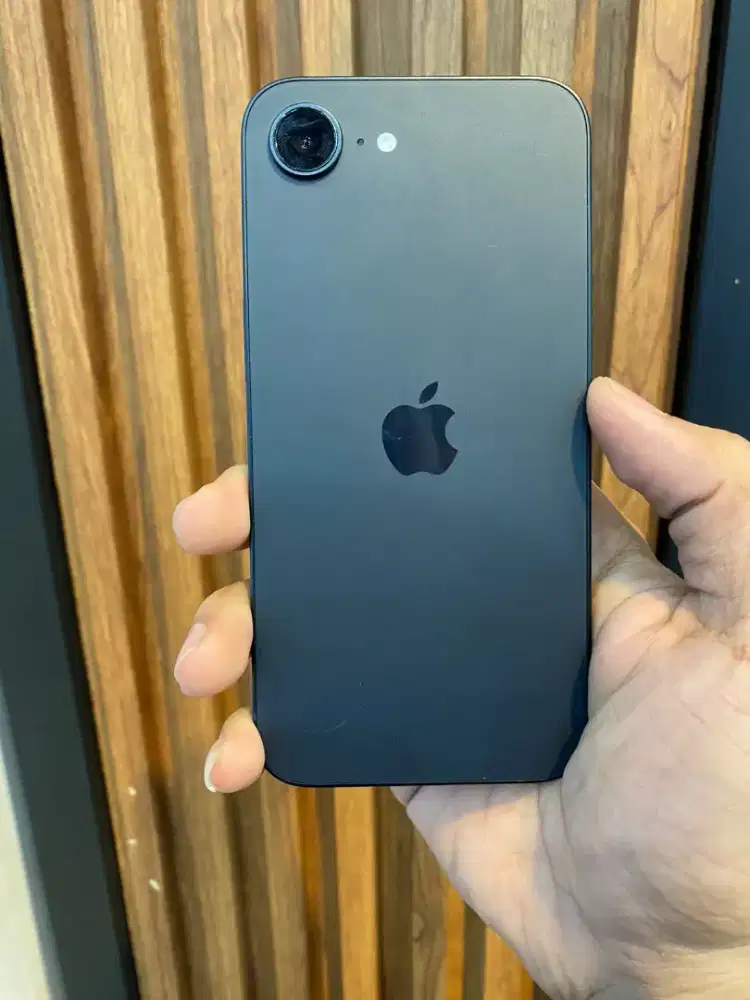 HP Bekas Iphone 16E 128GB