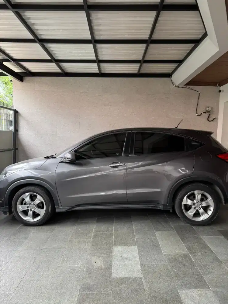 DIJUAL HONDA HRV TIPE E 2016 LOW KM 38k