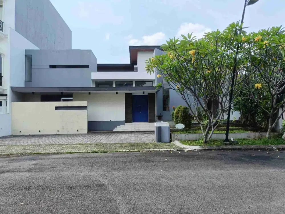 DALAM CLUSTER CANTIK RUMAH RASA VILLA,  SEMUA RUANGAN MENGHADAP KOLAM RENANG.