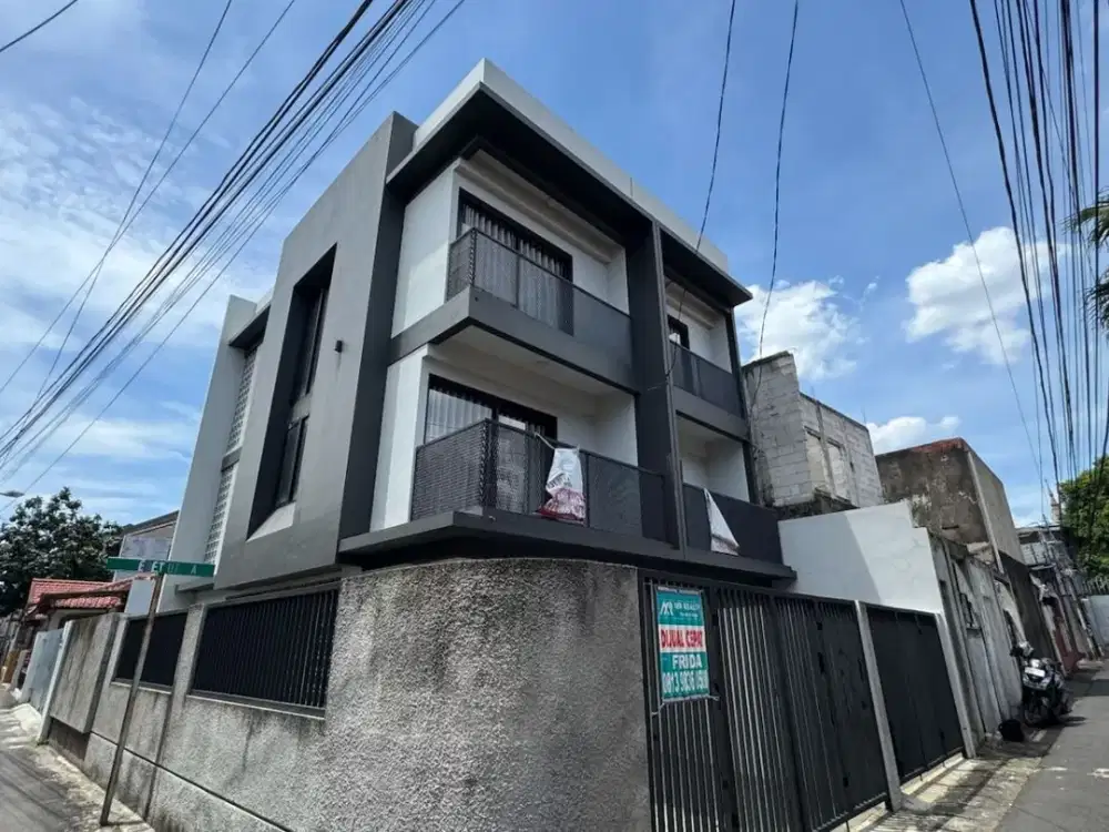 Lelang Rumah 3 Lantai Fully Furnished - Tebet, Jakarta Selatan